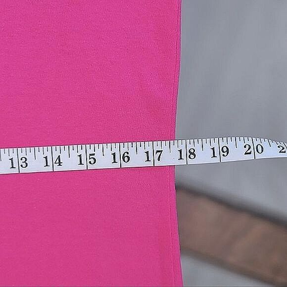 NWOT Gildan Fuschia Heavy Cotton V-neck Short Sleeve T-shirt - Picture 10 of 11